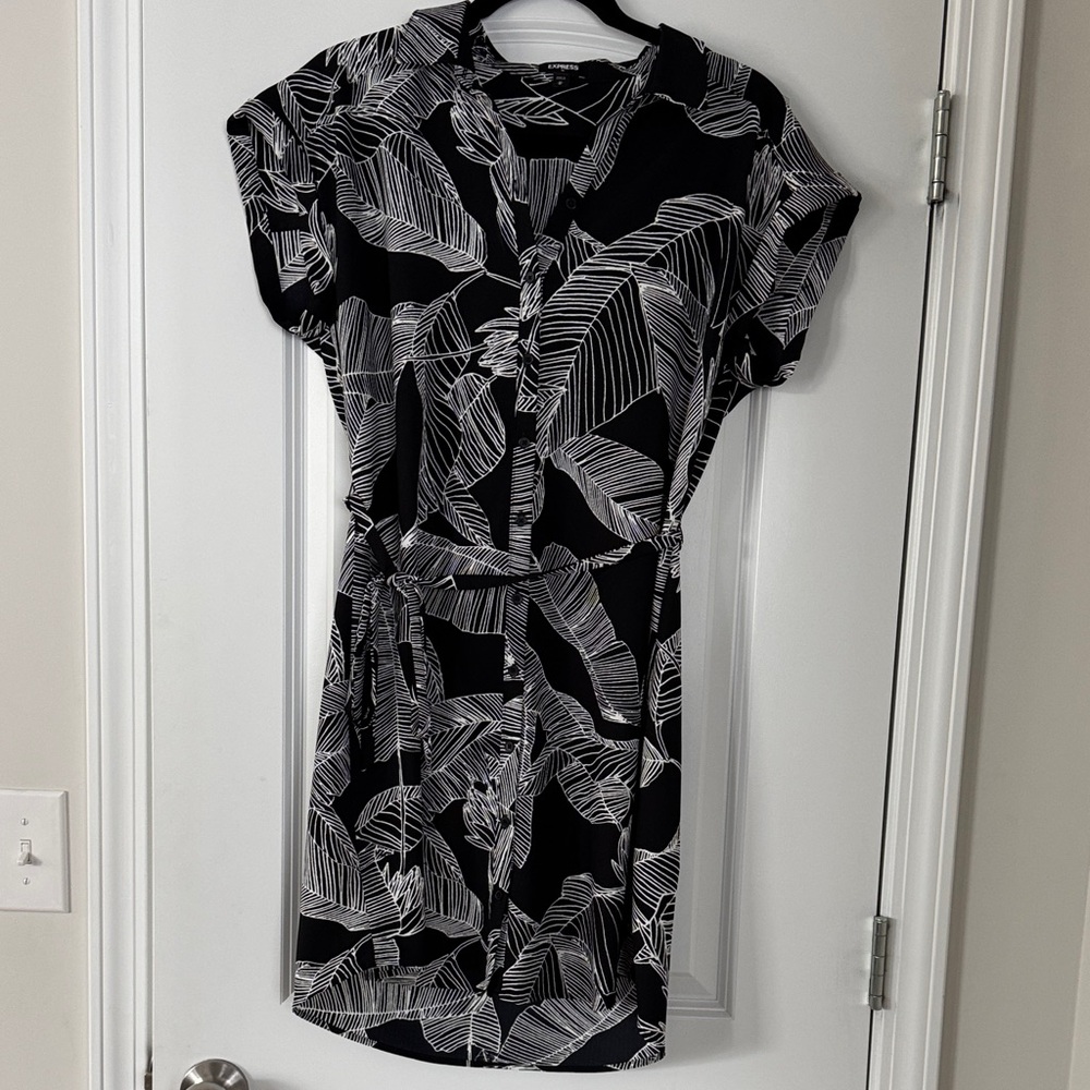 Express Black & White Leaf-Print Mini Dress